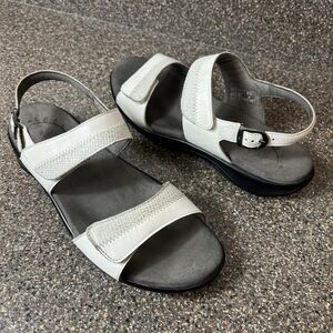 SAS Tripad Comfort White Womens 9.5M Leather Sandals Sling Back Open Toe Slip On